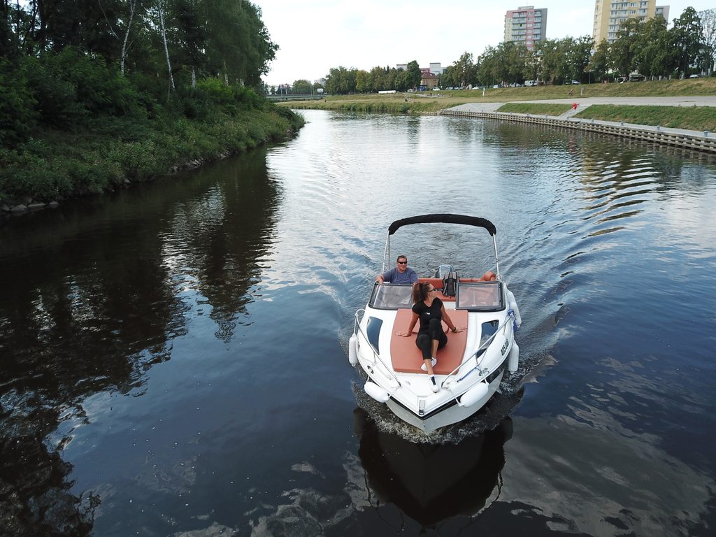 Motorový člun Barracuda