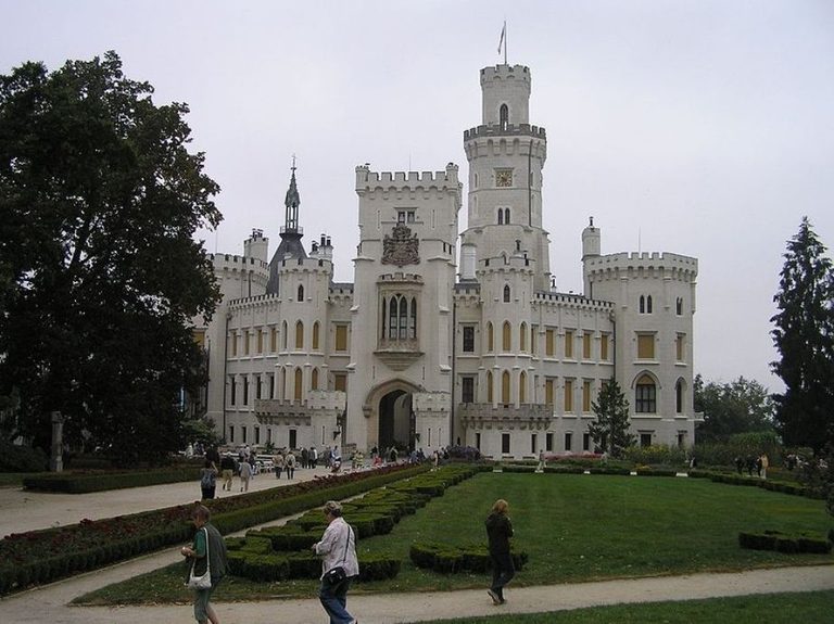 1370336294cs__1_zamek_hluboka sub